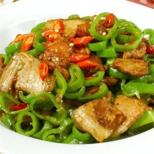 喷香尖椒闷肉