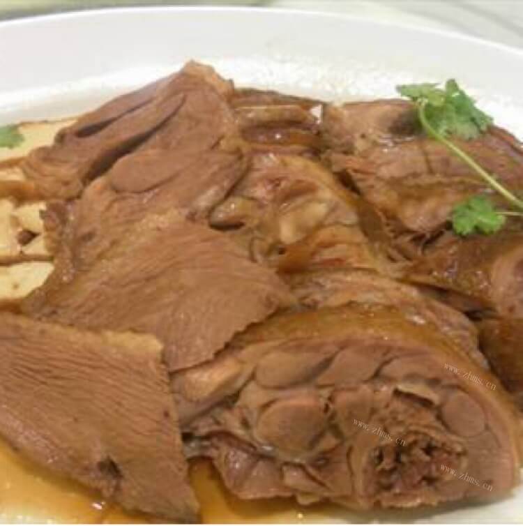 美味的家常卤水鸭肉