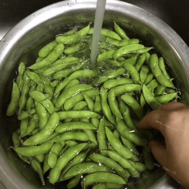 下酒菜盐水毛豆做法图解1)