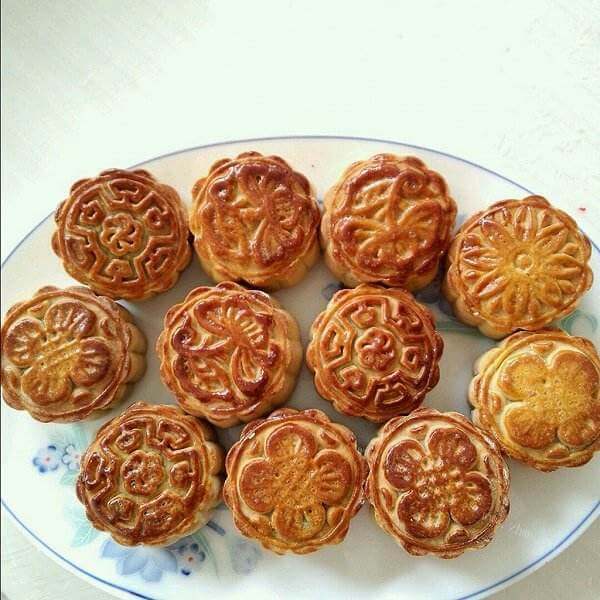清凉的冰皮绿豆沙月饼