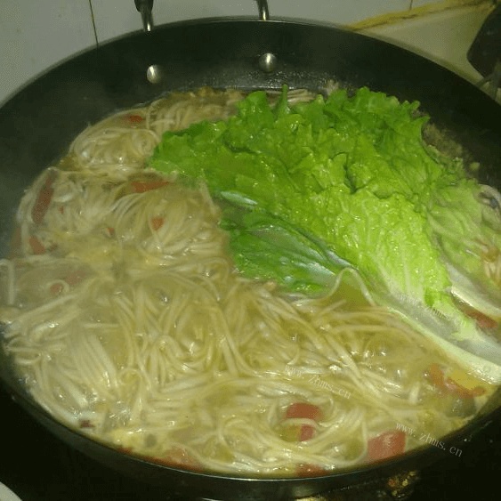 开胃的酸菜肉丝面做法图解10)