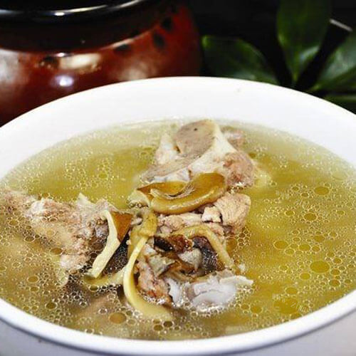 美味鸡骨头菌汤