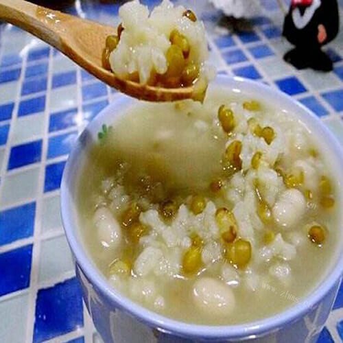 美味的润燥清火粥