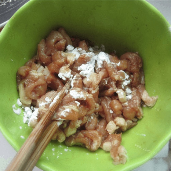 诱人的酸菜肉丝面做法图解3)