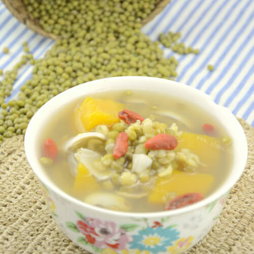 自制绿豆红薯糖水