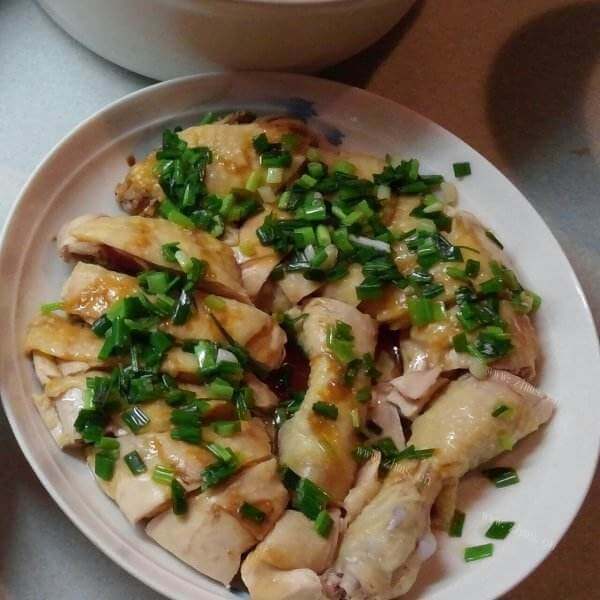 鲜嫩葱油白切鸡