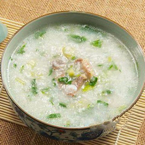 美味的排骨菜圃粥