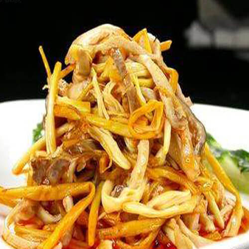 美味的金针菇回锅肉