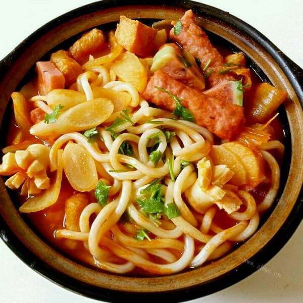 美味的肉片乌冬面