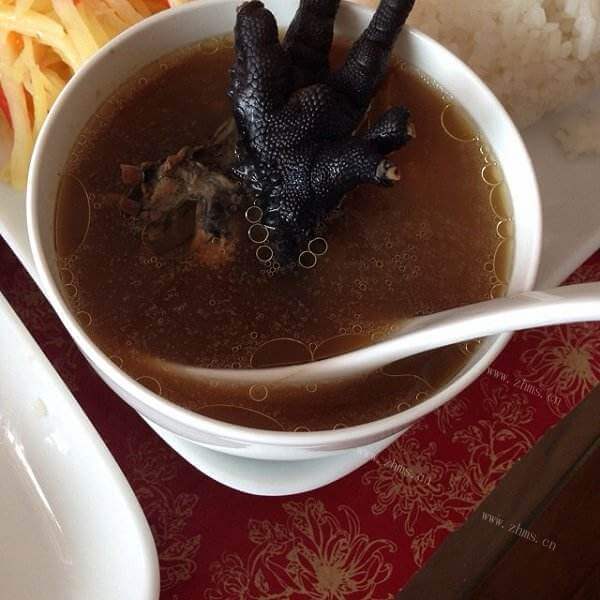 营养的牛肝菌童子鸡汤