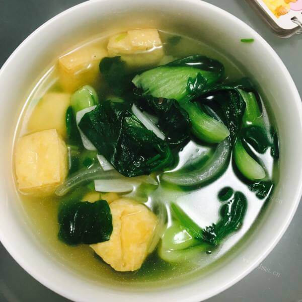 营养健康的青菜豆腐肉骨汤 