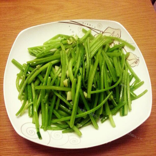 瘦身美食蒜香蕃薯藤