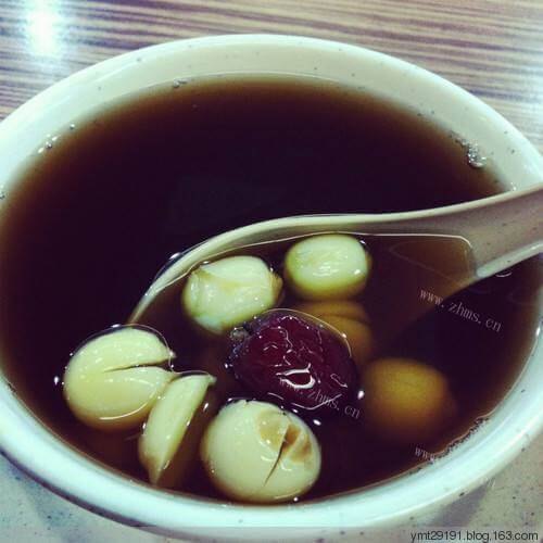 健康桑寄生莲子蛋茶