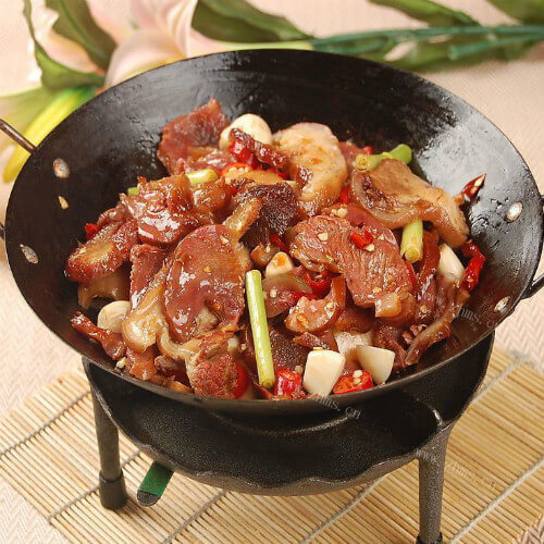美味的白菜腊肉干锅