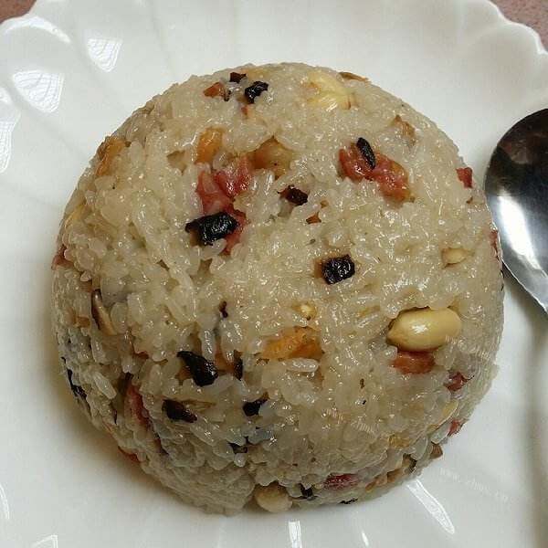 特色广东腊味糯米饭