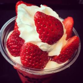 美味的草莓杯