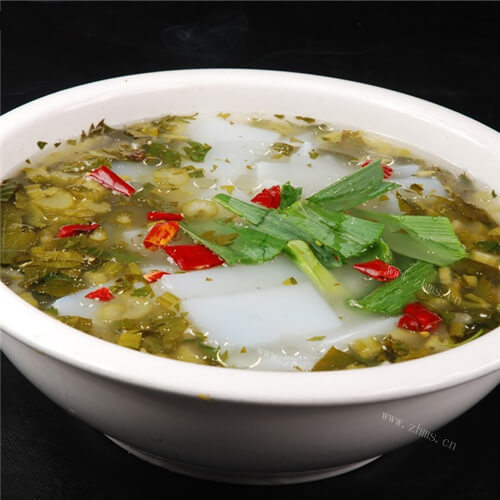 美味腌菜煮凉粉