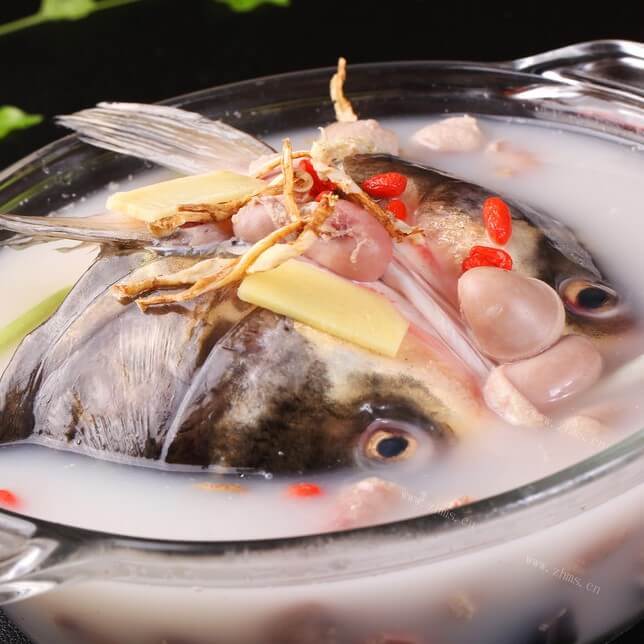 美味的鱼子炖鱼头