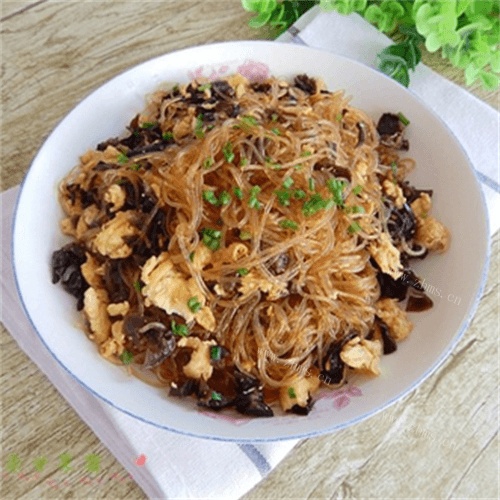 美味鸡蛋云南小瓜炒粉丝