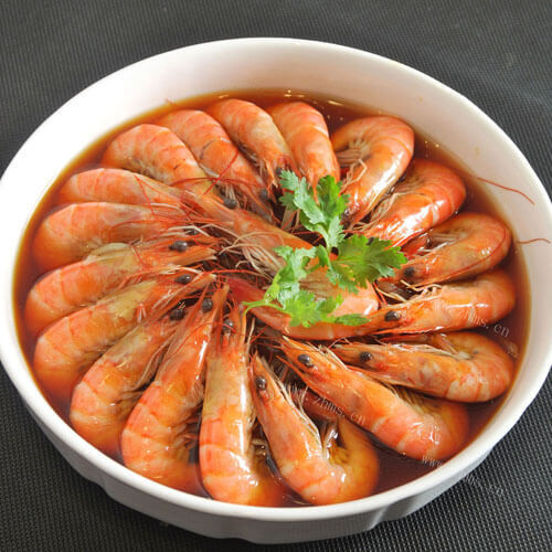 美味的蒜蓉蒸红虾