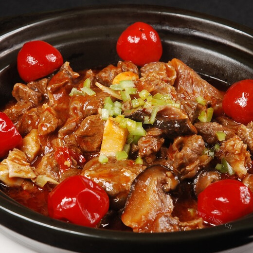 美味的砂锅牛肉煲