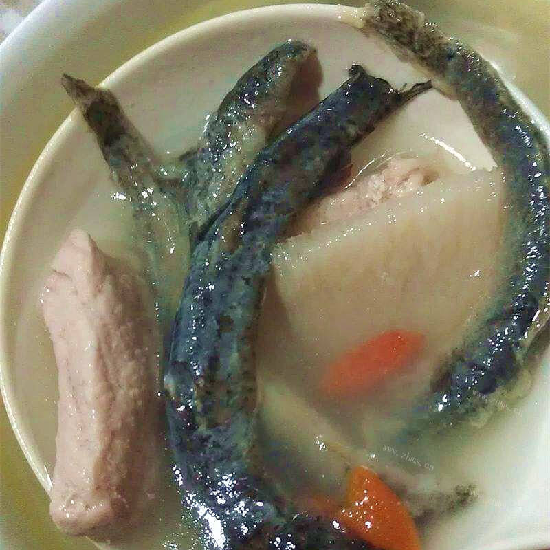 美味的原味泥鳅汤