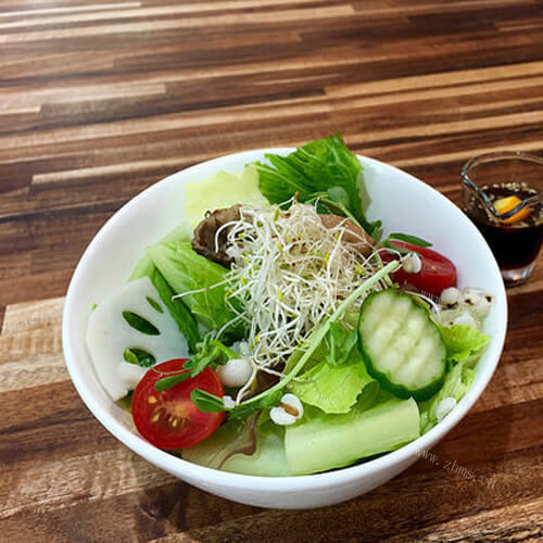 美味的黑椒牛肉丸沙拉