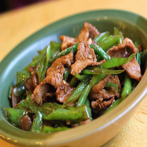 饭香扑鼻的辣炒五香肉