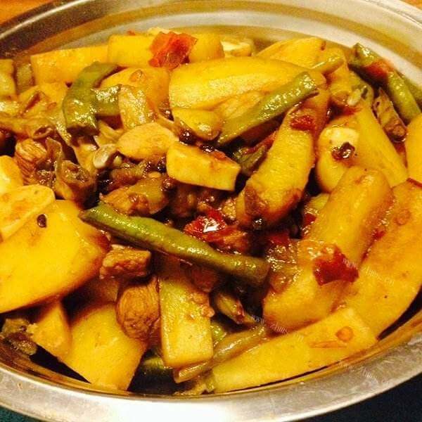 家常春笋焖肉
