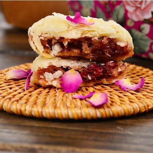 美味的鲜玫瑰花饼