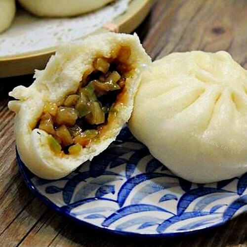 可口的猪肉茄子包