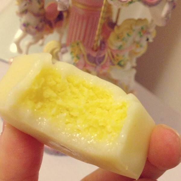 不错的椰香奶黄馅冰皮月饼
