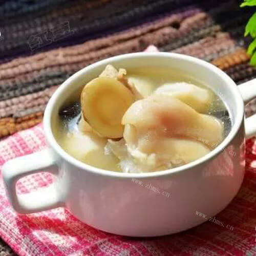 美味的黑木耳茭白煮猪蹄