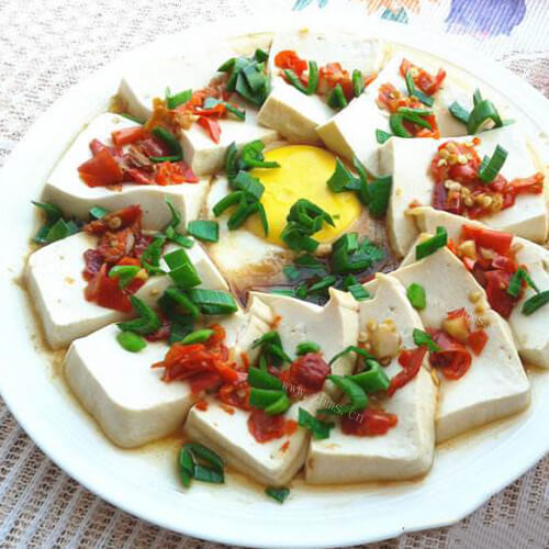 美味的剁椒豆腐蒸鸡蛋 