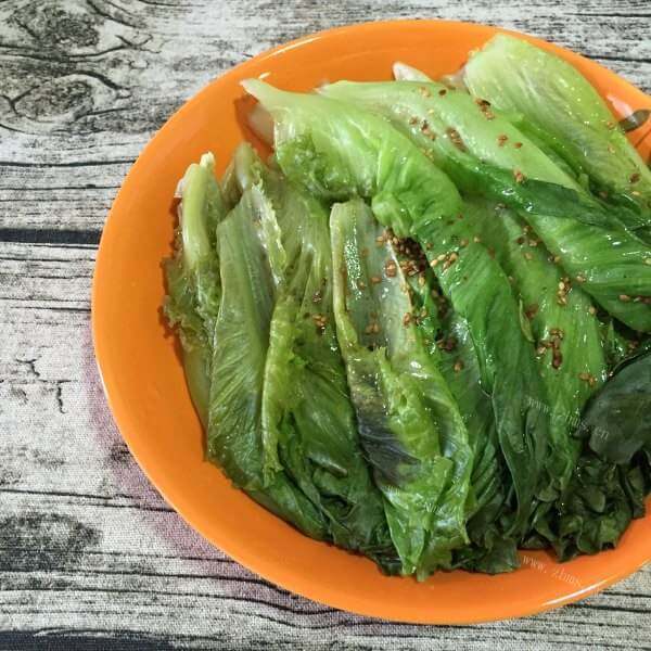 美味的蚝油木耳拌生菜