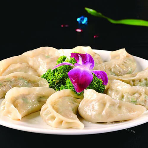 美味的胡萝卜木耳素蒸饺