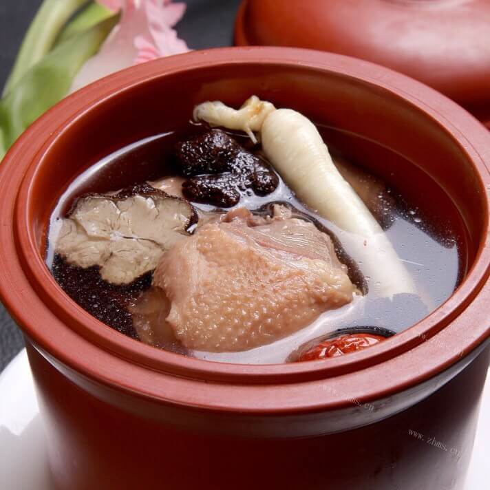 美味的天麻黑桃炖老鸽