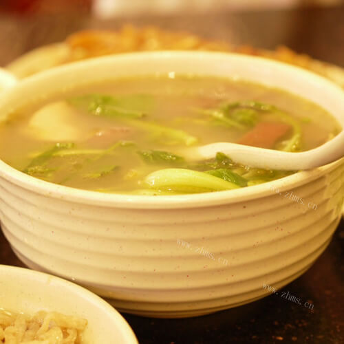 美味的鸡杂汤粉