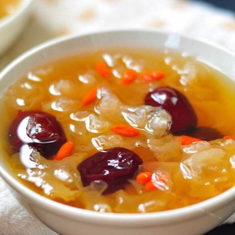 美味的桃胶野生椴木银耳红枣