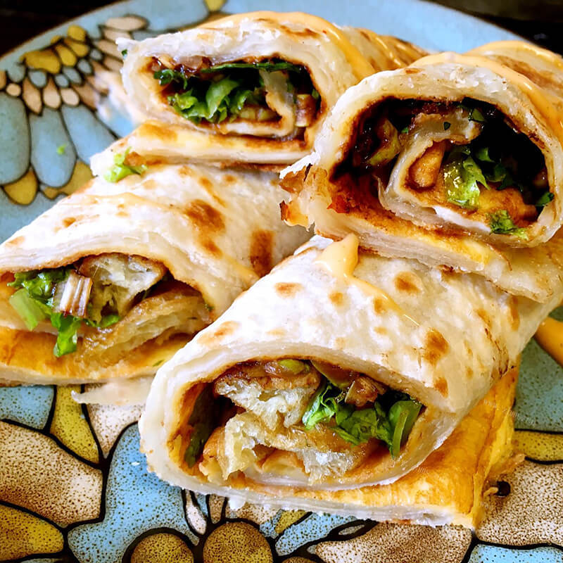 西餐菜品生菜芝士鸡蛋煎饼