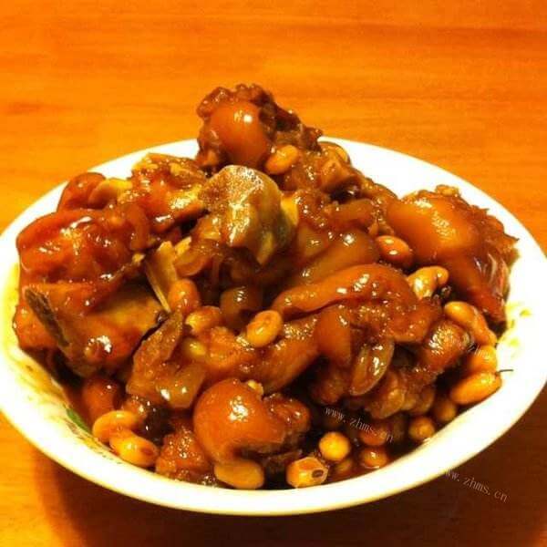美味的咸菜煲猪脚