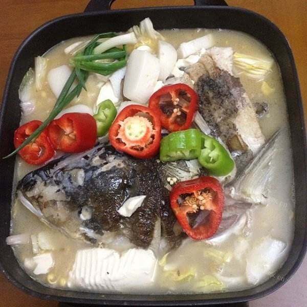 美味的麻辣鱼头豆腐煲
