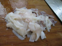 鲜美下饭的腌白菜炒海鲜的做法图解三