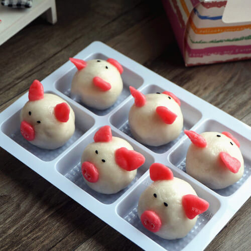 可口的小猪冰皮月饼