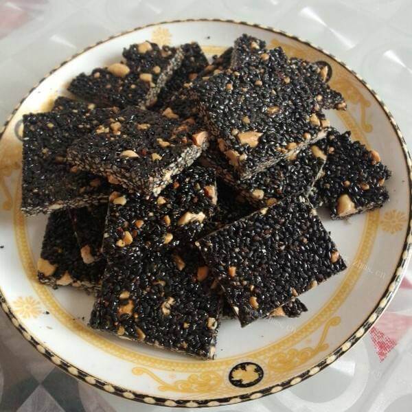 可口的自制黑芝麻糖