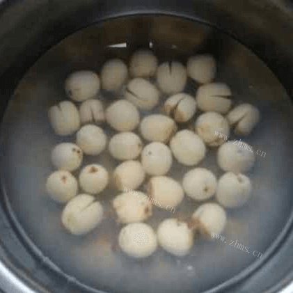 美味的银耳莲子粥做法图解1)
