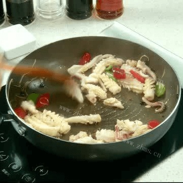 家常菜小炒鱿鱼做法图解3)