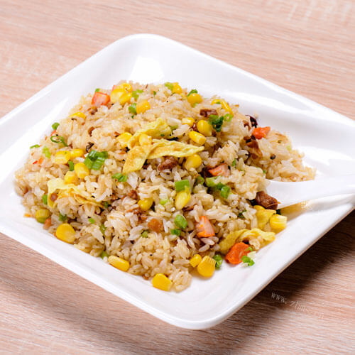 营养的藜麦炒饭