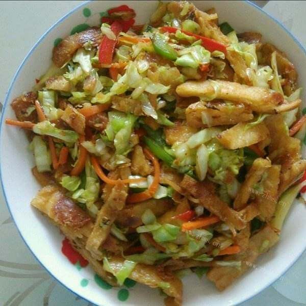 圆白菜三文鱼炒饼
