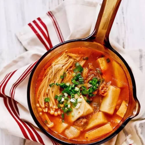 自制泡菜年糕豆腐汤